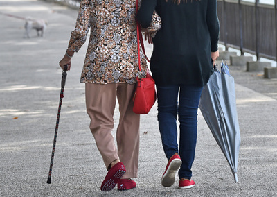 年齢差別が世界的にまん延、年とるのを恐れると寿命縮む傾向も WHO