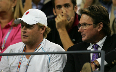 ジョン・ロディック氏とコーチのジミー・コナーズ氏が観戦