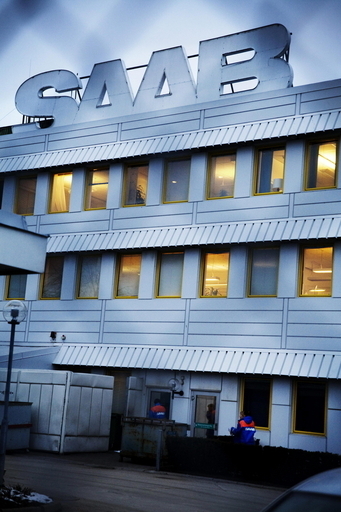 スウェーデン自動車サーブ、事実上経営破たん 政府支援得られず