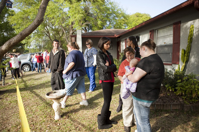寝室の下に巨大な陥没穴、寝ていた男性が行方不明 米フロリダ州