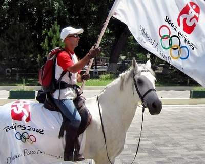 北京五輪を目指し、馬で中央アジアを横断する1人の男