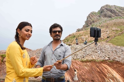 亡妻思い22年間、山を掘り続けた男性の実話を映画化 インド