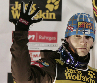 アホネン W杯第12戦を制しジャンプ週間で通算5度目の総合優勝