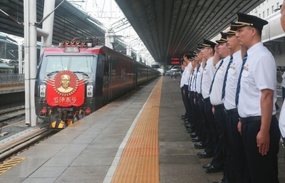 「赤いDNA」を継承する機関車「毛沢東号」