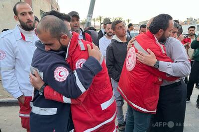 イスラエル軍、ガザで救急車攻撃 救助隊員15人犠牲に