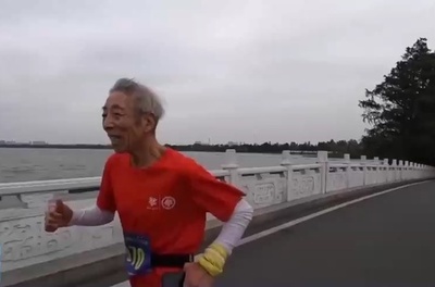 69歳の中国人男性 フルマラソンを3時間40分で完走