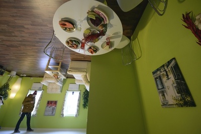 外も中も…全てが逆さまの家、ロシア