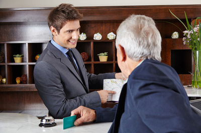 ホテルの受付カウンターが消える日は近い？