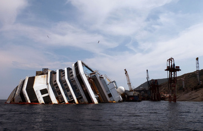 伊座礁クルーズ船、引き揚げ作業に環境懸念