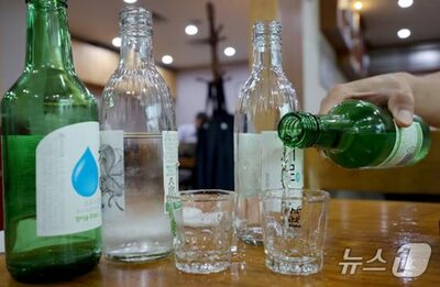 韓国で始まった「酒のグラス売り」…「回転率落ちる」「高くつく」店にも客にも意外な不評