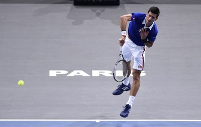ジョコビッチ、珍しくサーブに苦しむも8強 パリ・マスターズ