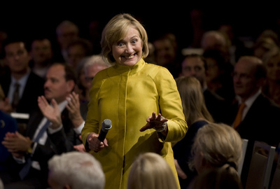 ヒラリー氏、「祖母」として孫娘に3つのアドバイス