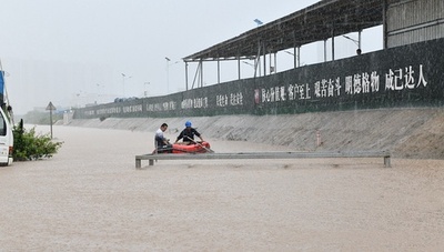 中国南方、大雨警報で多くの地域が緊急洪水対応