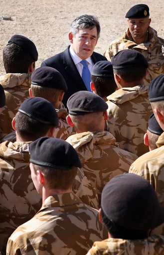 英国、タリバンと直接交渉との報道に賛否両論