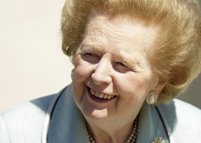 サッチャー元英首相、自宅で転倒して骨折