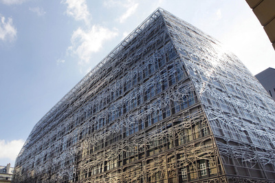 女性に利尿薬飲ませ排尿させた文化省元職員を訴追、被害者は200人超 仏