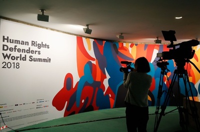 人権活動家を標的にした殺人急増 世界サミットで警告 パリ