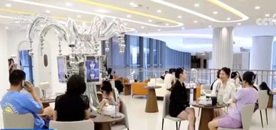 中国で夏休みの美容整形外科に若者が引きも切らず