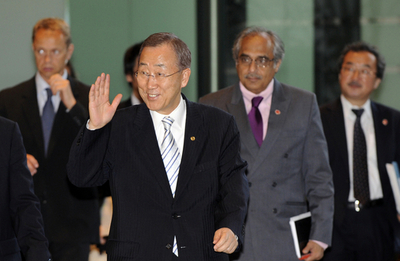 国連の潘事務総長、長崎を訪問 核廃絶を誓う