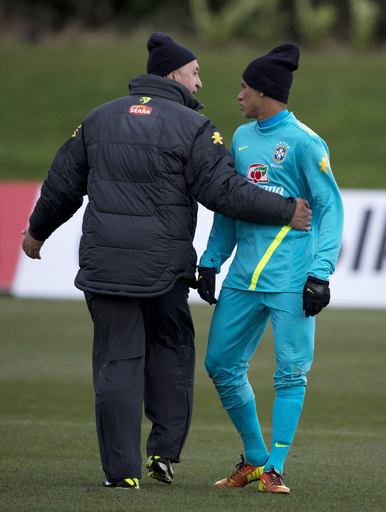 ロナウジーニョ、ブラジル代表復帰に「驚いた」