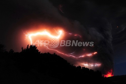 南米チリのプジェウエ火山 中程度の噴火続く 写真14枚 ファッション ニュースならmode Press Powered By Afpbb News