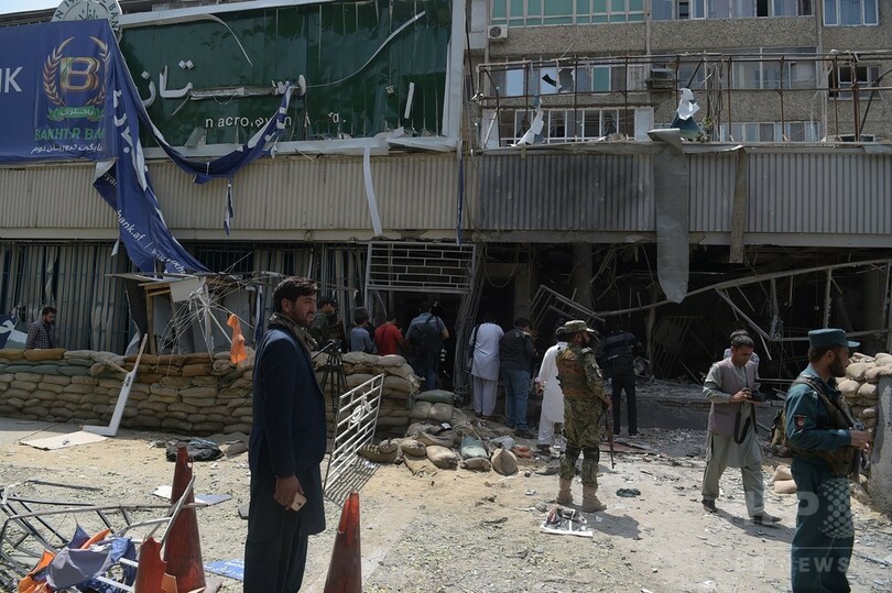 アフガン首都の銀行で自爆攻撃、13人死傷 給与受け取りの政府職員狙う？