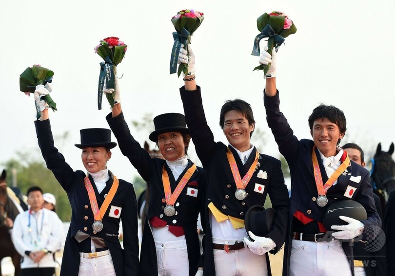 日本、馬場馬術団体で銀メダル アジア大会