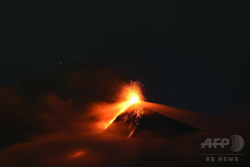 フエゴ火山噴火でオレンジ警報発令、中米グアテマラ