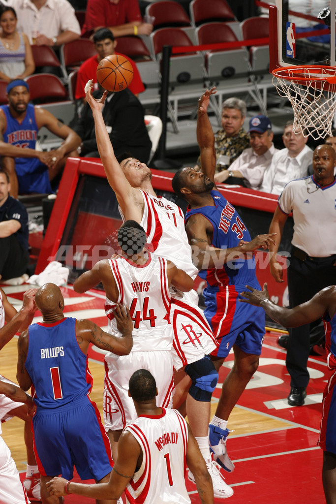 <0607NBA>ロケッツ ヤオ・ミンの活躍でピストンズを撃破 米国 写真5枚 国際ニュース:AFPBB News