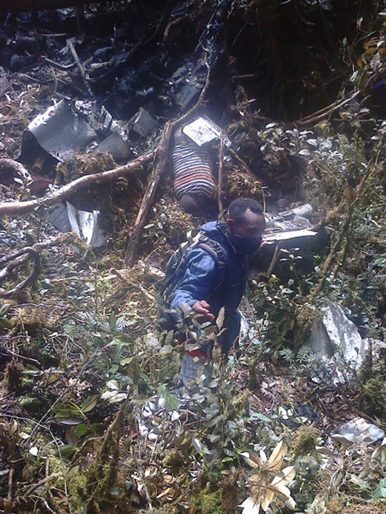 インドネシア機墜落現場で54人の遺体発見、搭乗者全員死亡