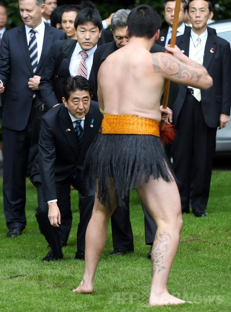 安倍首相がNZ首相と会談、捕鯨めぐり「見解の相違を確認」