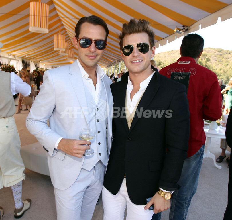 ヴーヴ・クリコ主催のポロ・イベント、レイチェル・ゾーが息子と一緒に登場