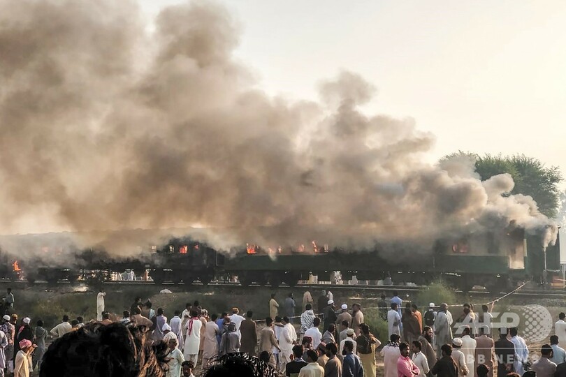パキスタンで列車火災、死者74人 乗客が調理中にガスボンベ爆発