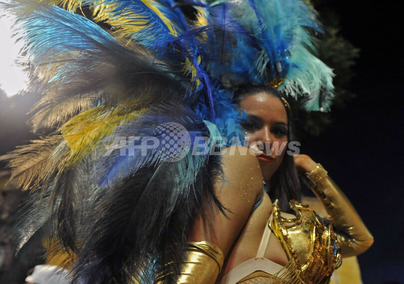 ウルグアイの「ジャマーダス」パレード最高潮に