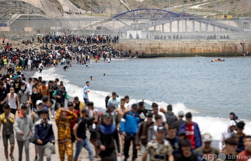 スペイン領セウタに移民8千人殺到 モロッコとの対立深まる 写真13枚 国際ニュース Afpbb News