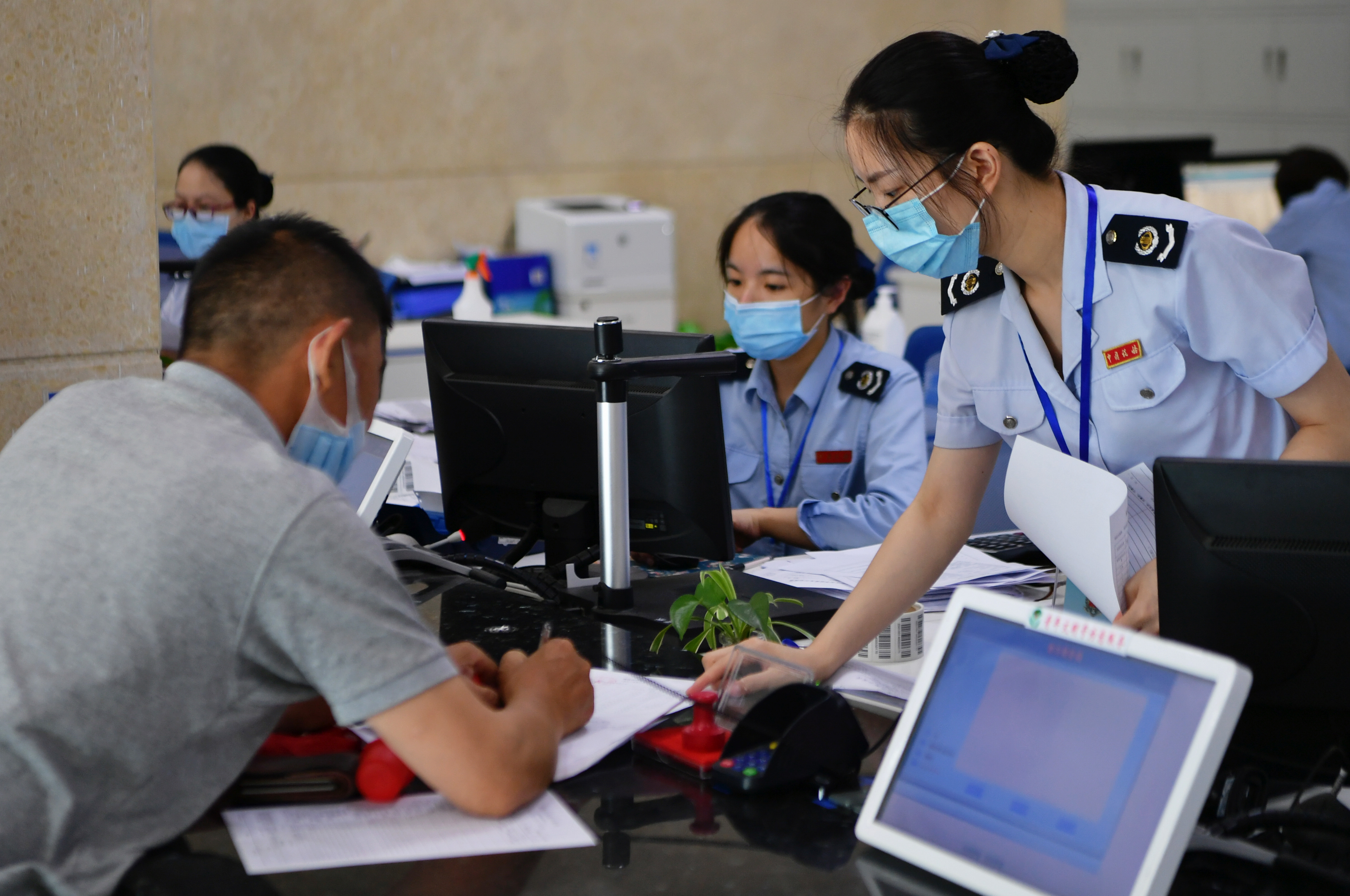 輸出時の税還付額、上半期は8128億元 中国国家税務総局 輸出時の税還付額、上半期は8128億元 中国国家税務総局