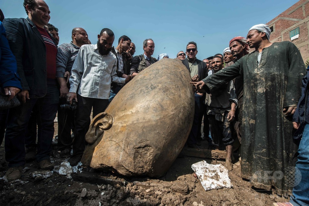 3千年前のファラオ像2体、カイロ住宅地で発掘 写真8枚 国際ニュース:AFPBB News