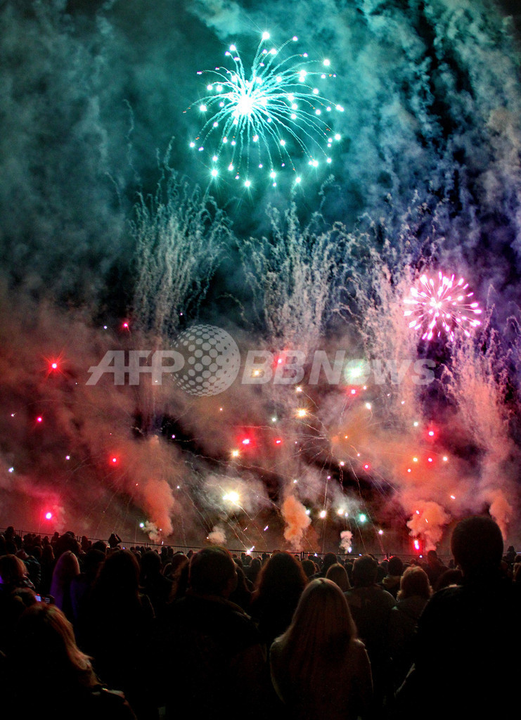 夜空に開く大輪の花 リトアニアで国際花火フェスティバル 写真10枚 国際ニュース Afpbb News