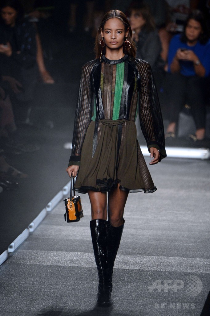 「ルイ・ヴィトン ファウンデーション」で初のショー、「ルイ・ヴィトン」15年春夏