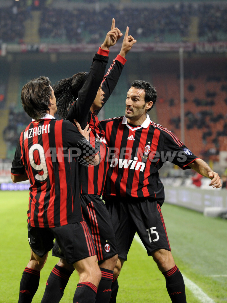 ミラン ロナウジーニョの活躍でローマに逆転勝利 写真17枚