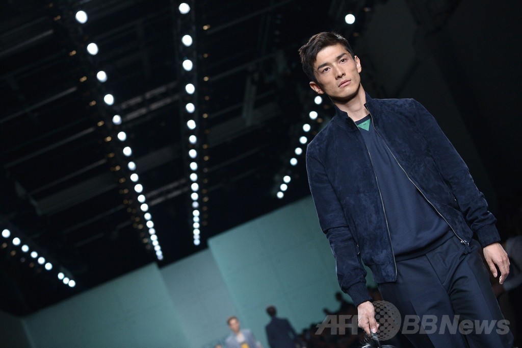 ファーとデニムの組み合わせで新提案、「フェンディ」15年春夏メンズ