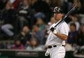 打順を待つホワイトソックスのジム・トーミ（%%Jim Thome%%）。(c)AFP/Getty Images Jonathan Daniel