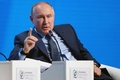 ロシアの首都モスクワで開かれたエネルギー関連会議に出席する参加するウラジーミル・プーチン大統領（2021年10月13日撮影）。(c)Mikhail METZEL / POOL / AFP
