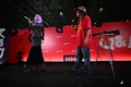 ベン・ゲーツェル氏とAIロボットの「デズデモーナ」。ブラジル・リオデジャネイロで開催された「ウェブサミット2023」で（2023年5月3日撮影）。(c)MAURO PIMENTEL / AFP