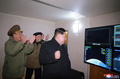 北朝鮮の朝鮮中央通信（KCNA）が公開した、大陸間弾道ミサイル（ICBM）「火星15」発射を見守る金正恩（キム・ジョンウン）朝鮮労働党委員長の画像（2017年11月29日撮影、30日公開）。(c)AFP/KCNA VIA KNS
