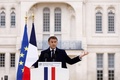 仏北東部ビレコトレで、フランス語とフランス語圏文化に特化した博物館の開設式で演説するエマニュエル・マクロン大統領（2023年10月30日撮影）。(c)CHRISTIAN HARTMANN / POOL / AFP