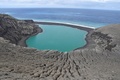 2014年12月の海底火山噴火によりトンガ沖に出現したフンガトンガ・フンガハアパイ島。米航空宇宙局（NASA）公開（2017年6月5日撮影、同年12月13日公開）。(c)AFP/NASA