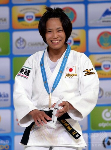 松本が女子57キロ級で2度目の金メダル、世界柔道 写真7枚 国際ニュース