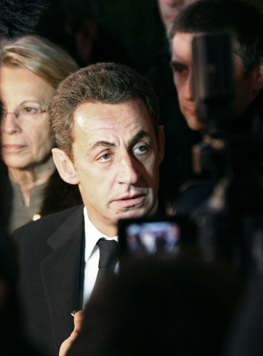 サルコジ仏大統領が言明、暴動時の警官銃撃犯に「厳罰」