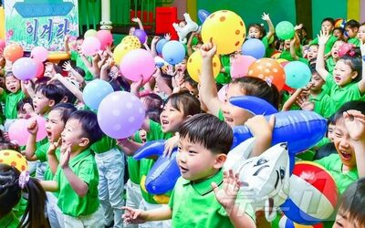 北朝鮮も人口減少を警戒…「子どもを多く産むことは愛国」宣伝、多子世帯優遇